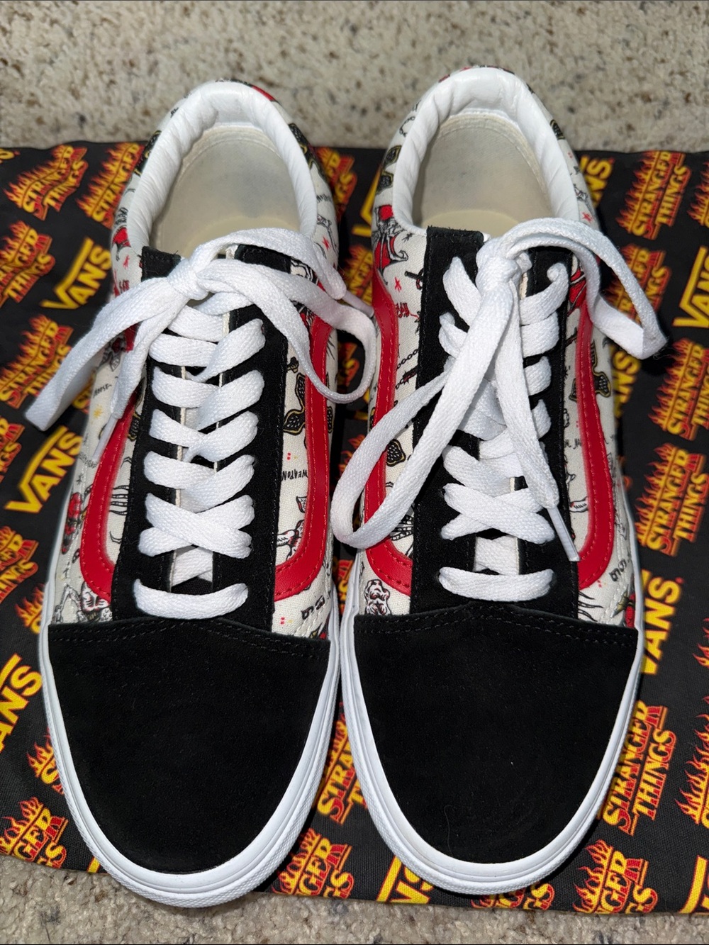 Custom Vans Stranger Things - Picture 2 of 11